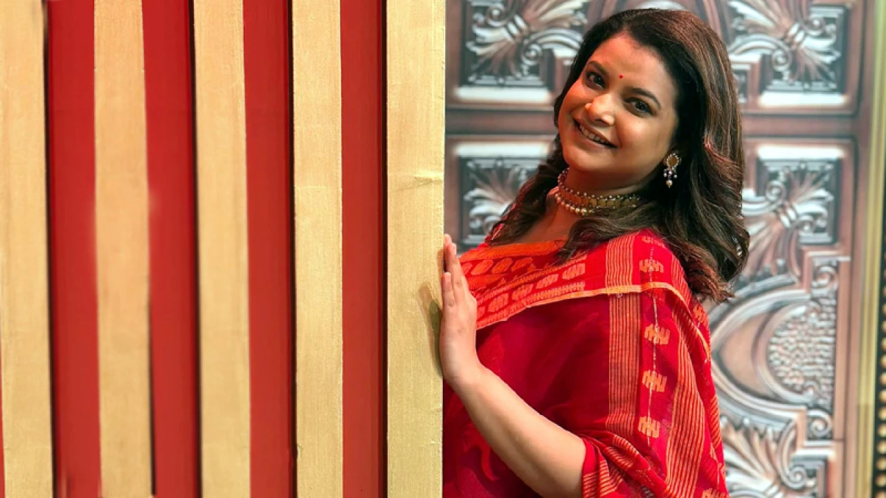 ফারিয়াকে নিয়ে আপত্তিকর মন্তব্য করায় চাকরি গেল যুবকের 