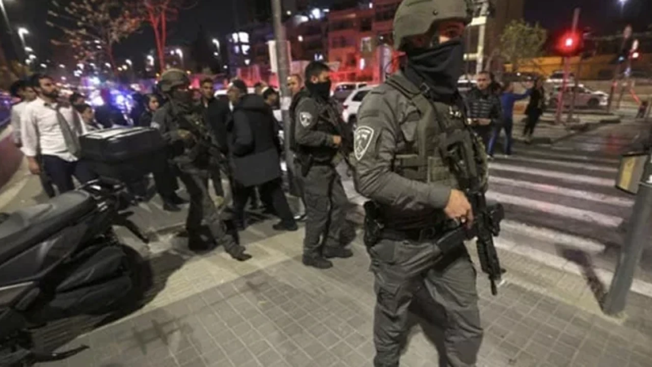 ইসরায়েলি শহরে বন্দুক হামলা, আহত ২