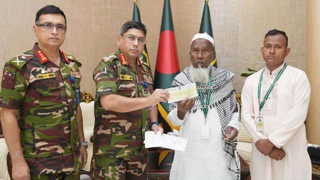 শহীদ আবু সাঈদের পরিবারকে আর্থিক সহায়তা দিল সেনাবাহিনী