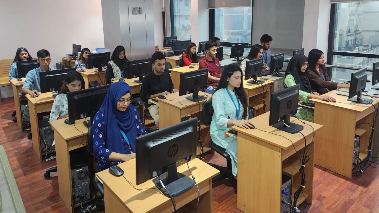 হাতে-কলমে প্রযুক্তিগত দক্ষতা অর্জনে আইএসইউ সিএসই বিভাগ