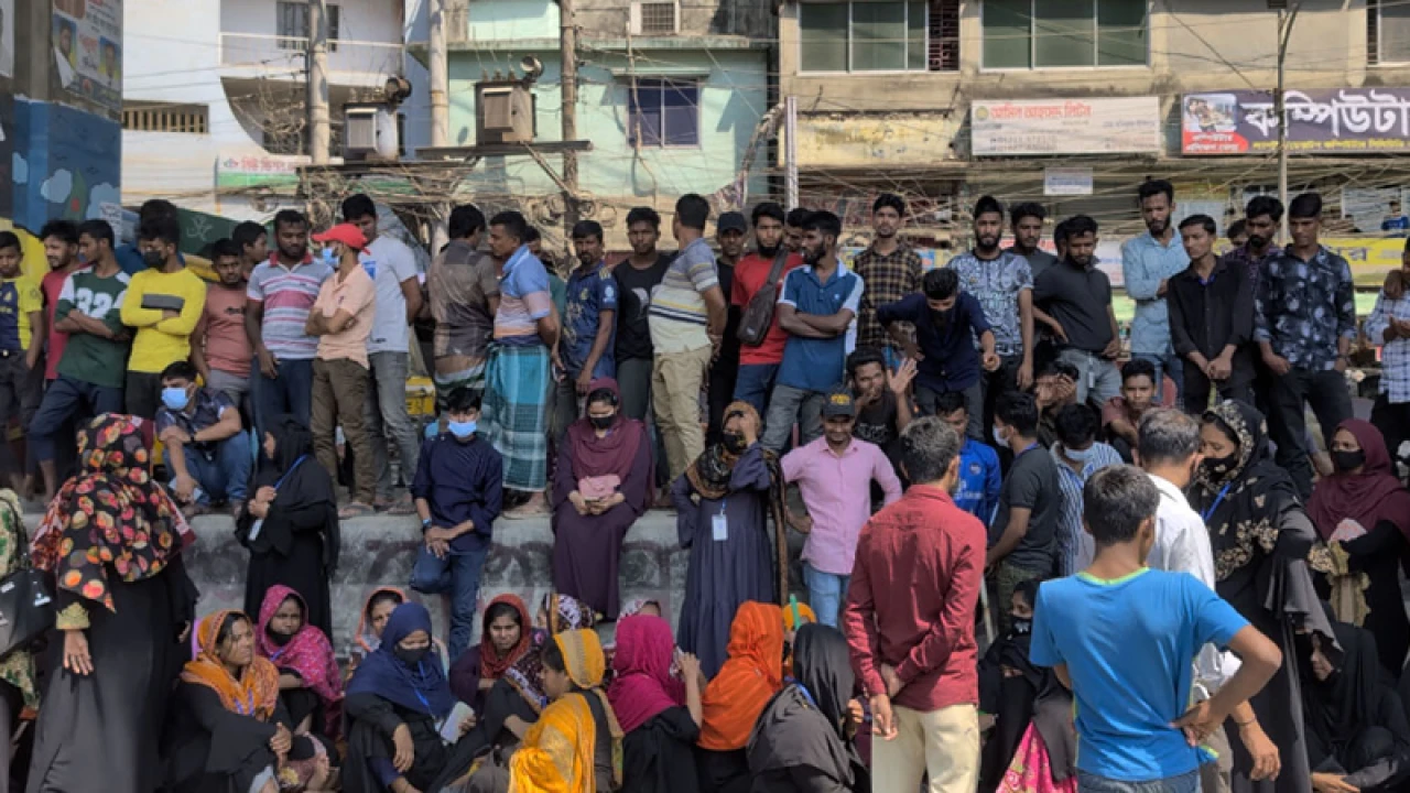 বেতন-বোনাসের অপেক্ষায় কয়েক লাখ শ্রমিক