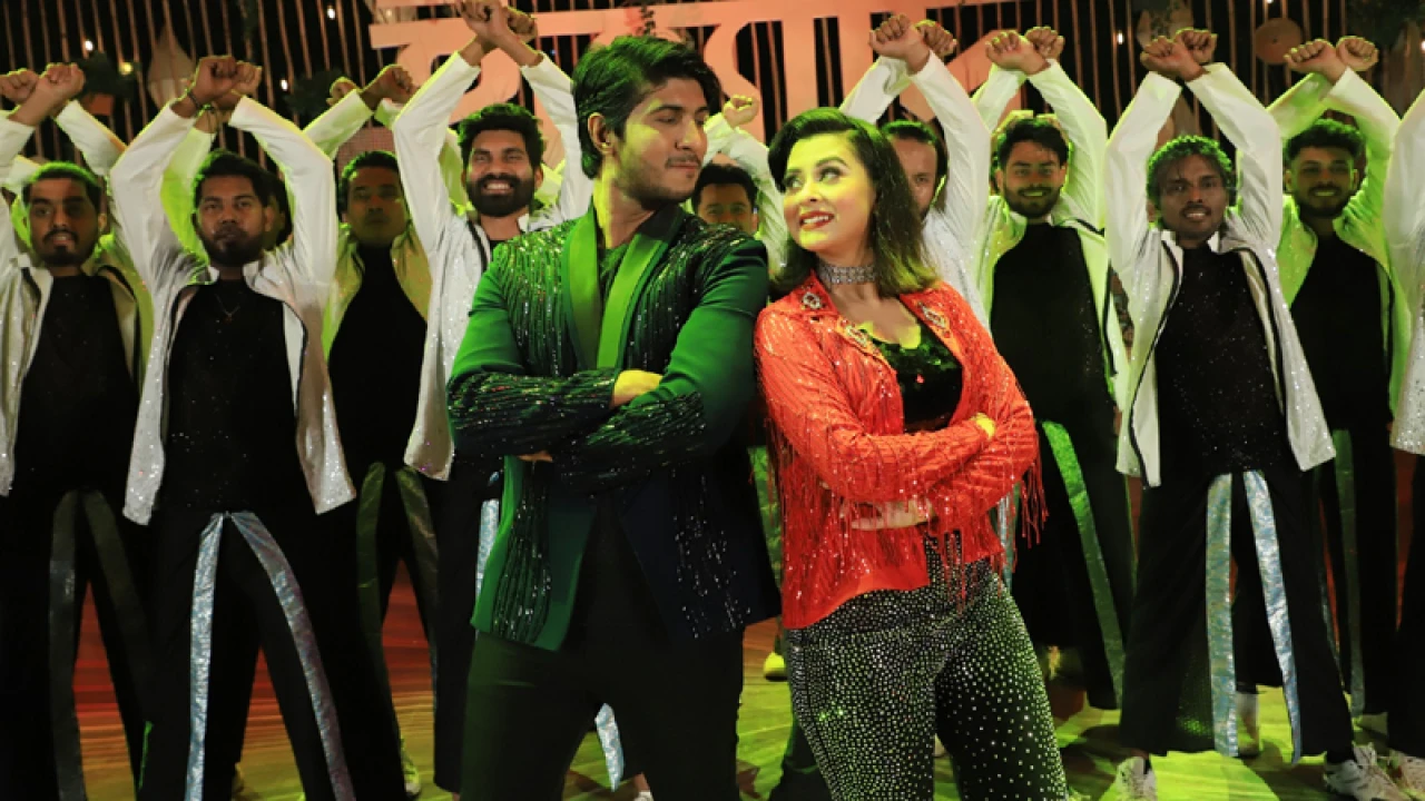 চমকে ভরা ‘ইত্যাদি’