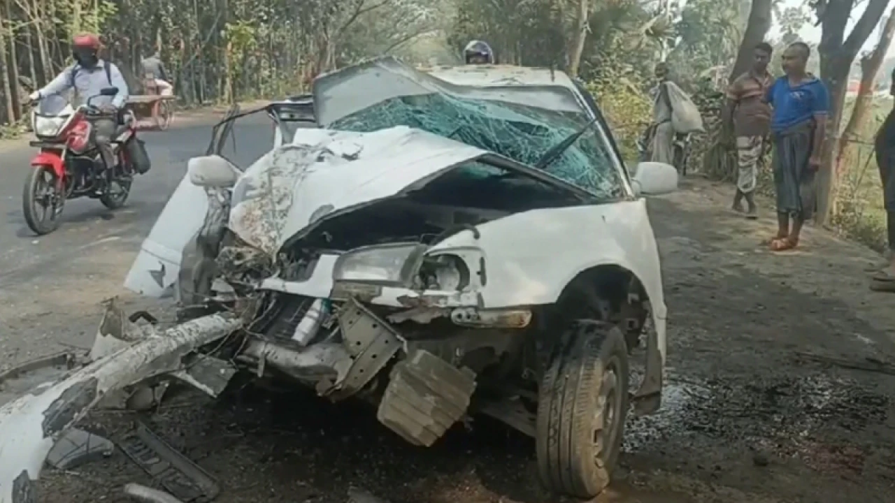 নাটোরে প্রাইভেটকার নিয়ন্ত্রণ হারিয়ে বাবা-মেয়ে নিহত