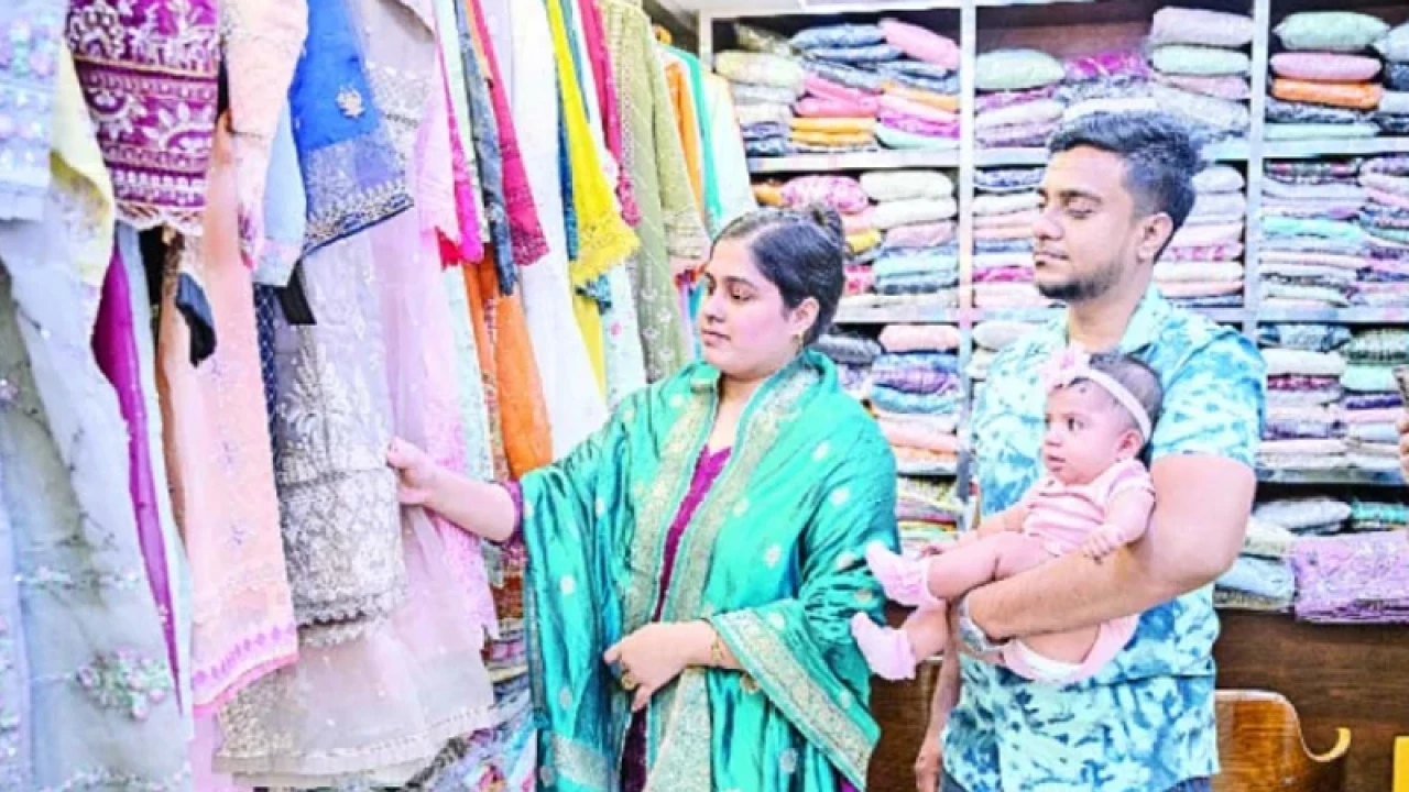 ভারতীয় পোশাকের বাজার দখল করেছে পাকিস্তান