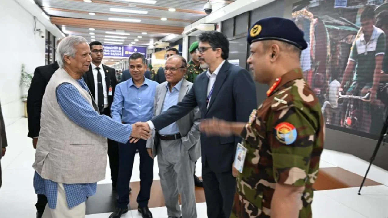 চীন সফর শেষে দেশে ফিরলেন প্রধান উপদেষ্টা