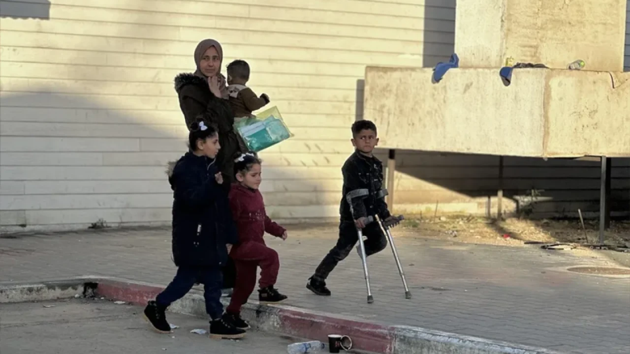 গাজা থেকে ক্যানসার রোগীদের নিজেদের হাসপাতালে নিল আমিরাত