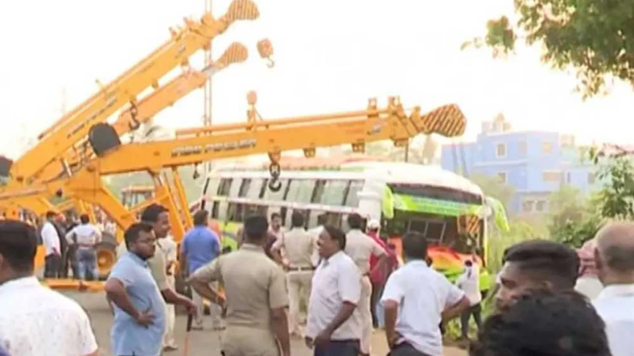 ভারতে দুর্ঘটনায় ‘বাংলাদেশি তীর্থযাত্রীদের’ বাস, নিহত ১