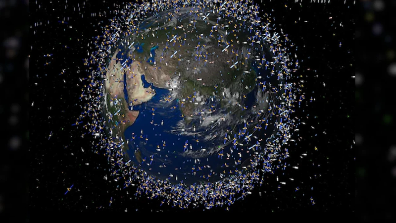 হুমকিতে মহাকাশ নিরাপত্তা, পৃথিবীতে আছড়ে পড়েছে ১২০০ যন্ত্রাংশ 