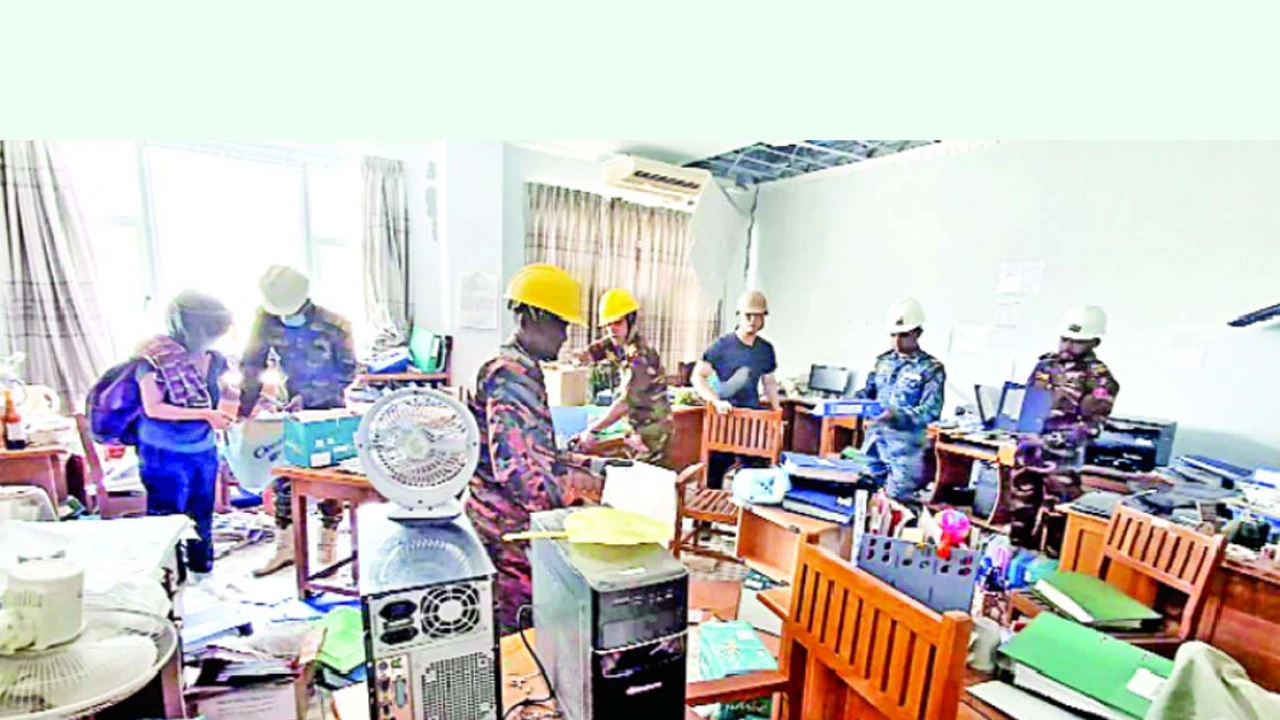 বাংলাদেশ সশস্ত্র বাহিনীর উদ্ধার কার্যক্রম চলমান