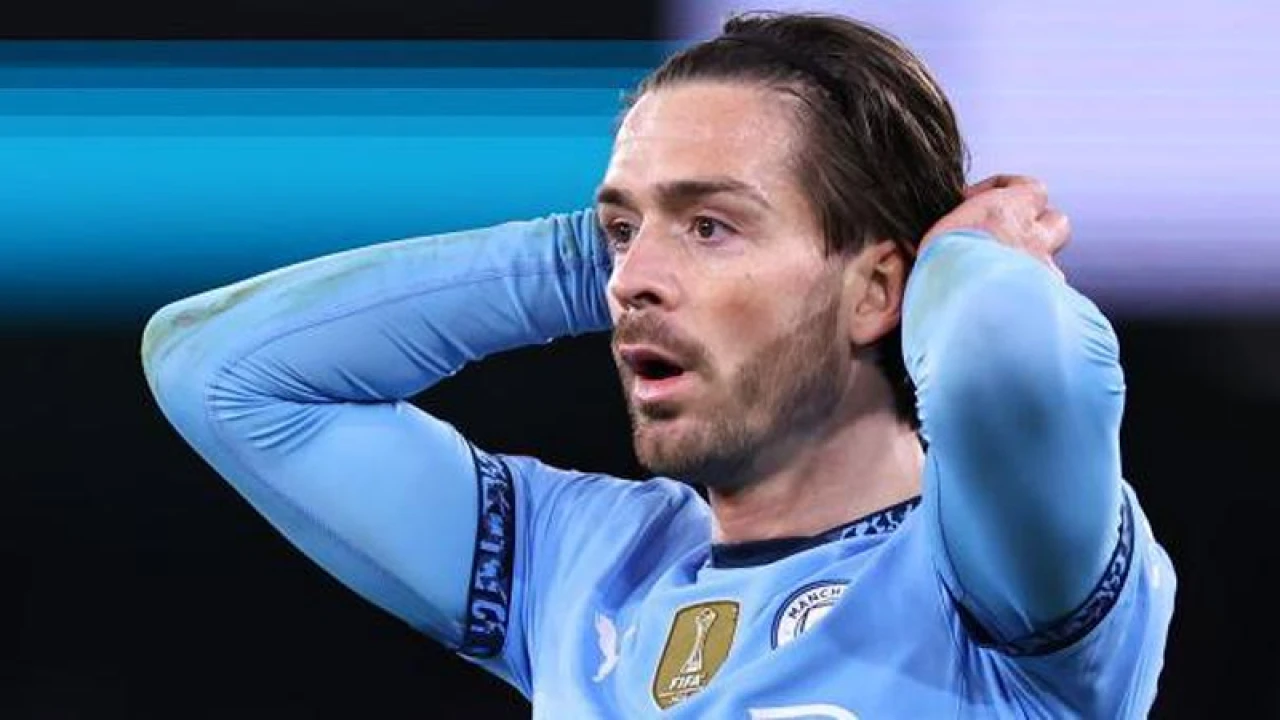 ম্যানচেস্টার ডার্বিতে গ্রিলিশকে চড় মেরেছেন এক তরুণ