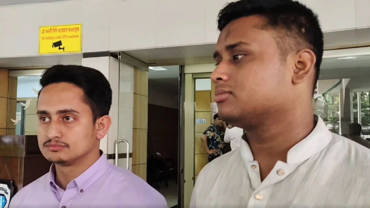 দুদক কার্যালয়ে হাসনাত-সারজিস 