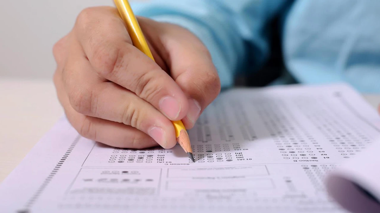 বাবার লাশ বাড়িতে, মেয়ে এসএসসি পরীক্ষাকেন্দ্রে