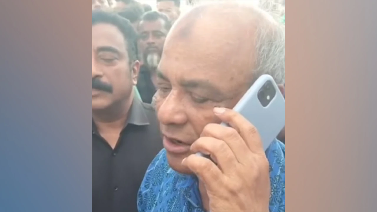 আপনারেই কিন্তু রিপেয়ার করে দিব, নির্বাহী প্রকৌশলীকে স্বরাষ্ট্র উপদেষ্টা