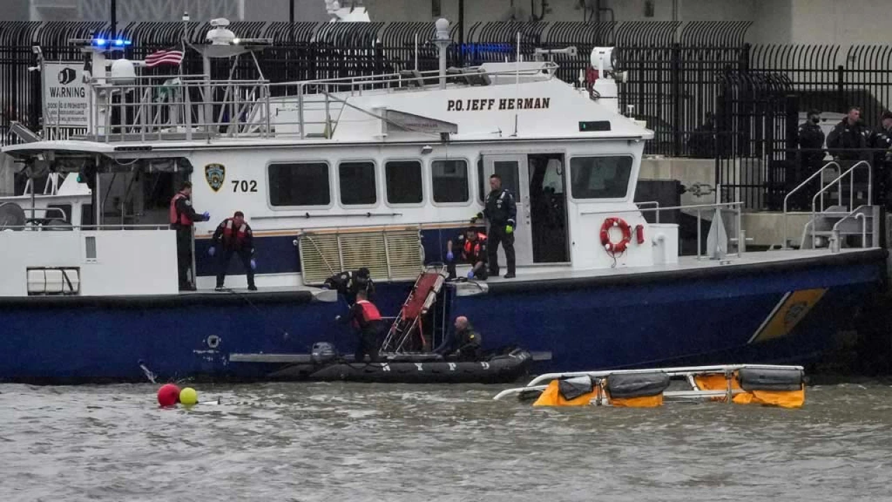 নিউইয়র্কে হাডসন নদীতে হেলিকপ্টার বিধ্বস্ত, নিহত ৬