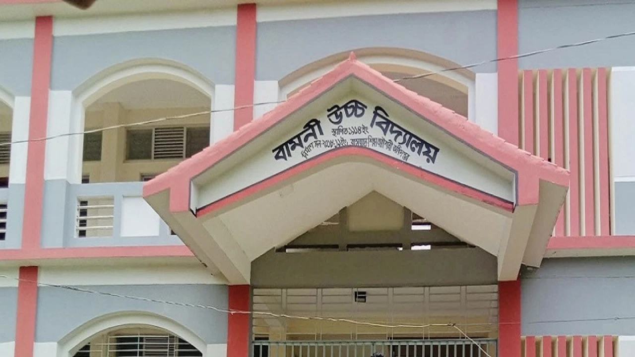 সহকারী হল সুপার ও হল গার্ডের বিরুদ্ধে অভিযোগ 