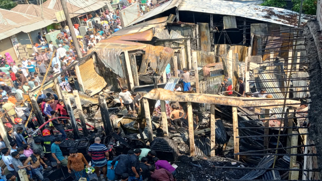গ্যাস সিলিন্ডার বিস্ফোরণে ১৮ ব্যবসা প্রতিষ্ঠান পুড়ে ছাই