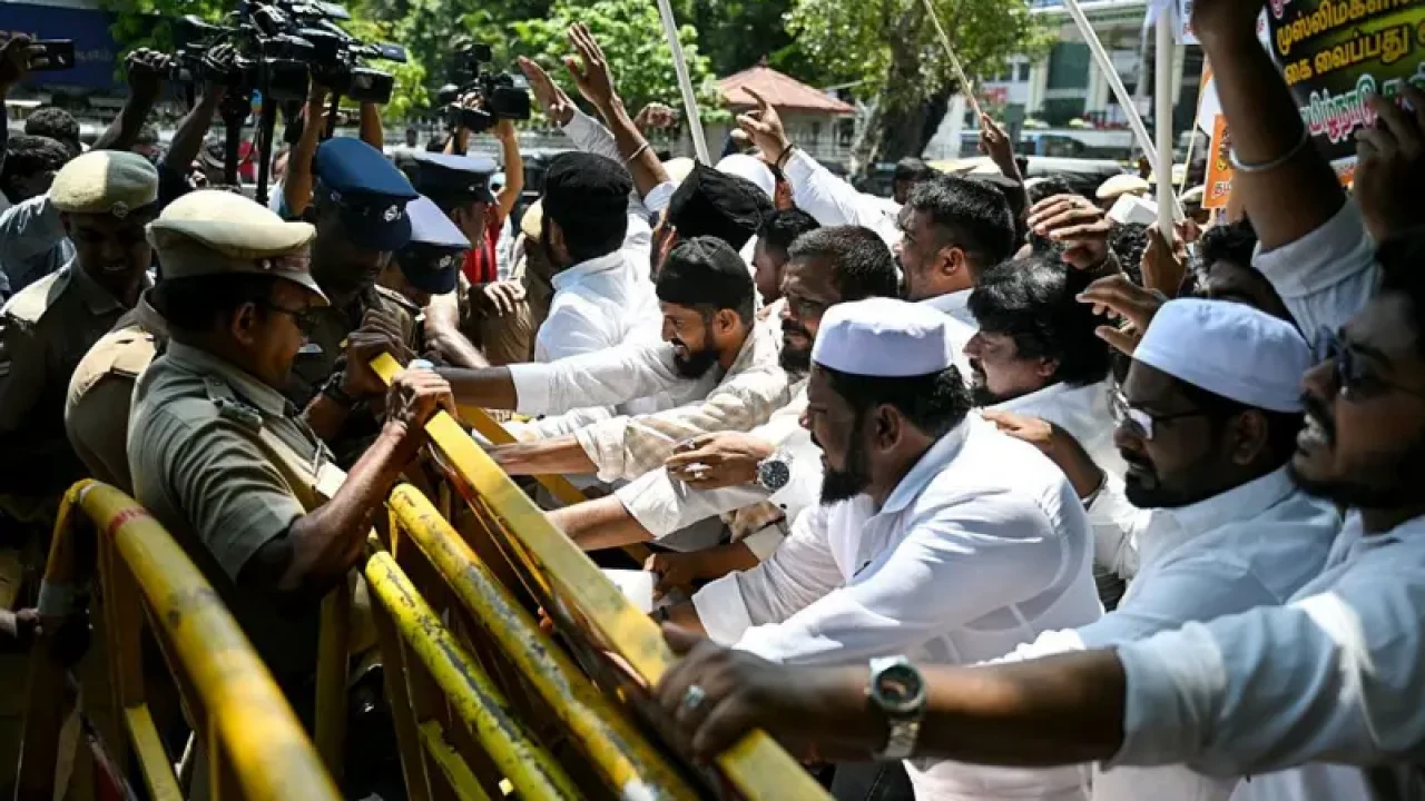 ওয়াকফ আইনের বিরুদ্ধে ভারত জুড়ে প্রতিবাদ