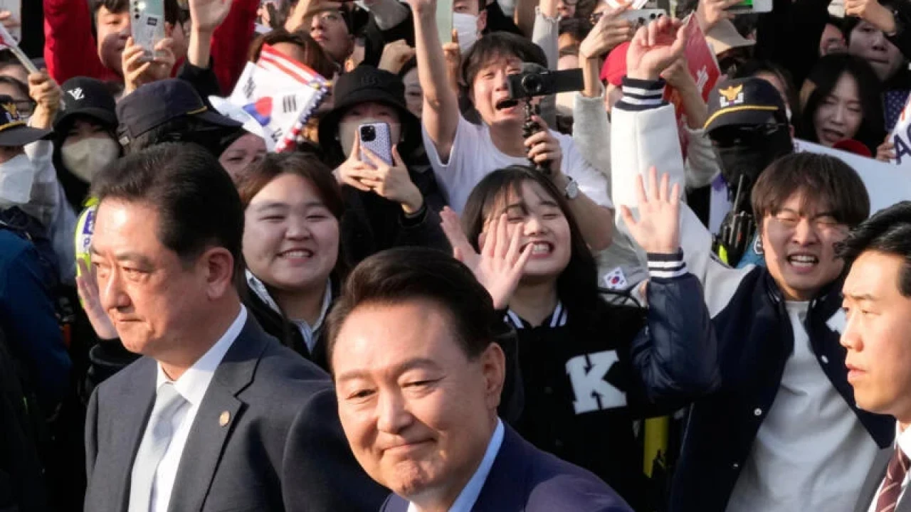 বাড়ি ছাড়লেন দক্ষিণ কোরিয়ার পদচ্যুত প্রেসিডেন্ট  
