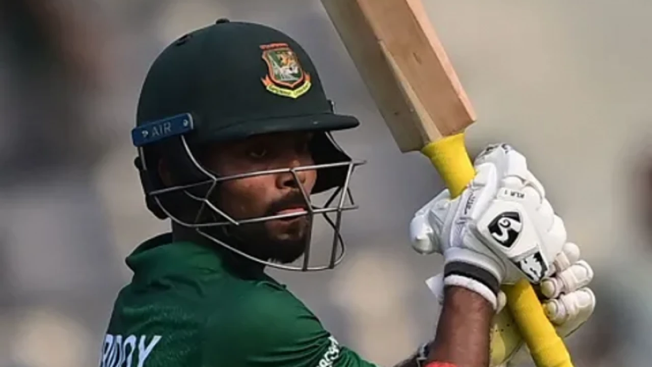 এক ম্যাচ নিষিদ্ধ হৃদয়