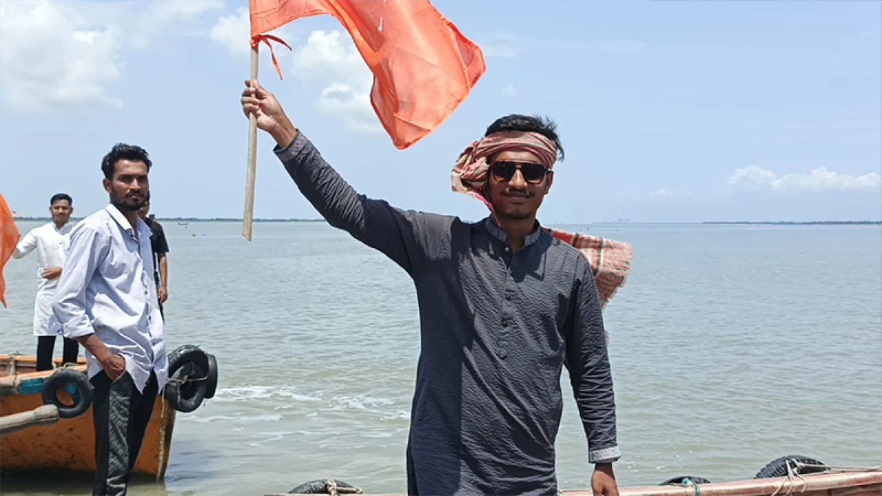 কুতুবদিয়া চ্যানেল জয় করলেন ১৫ সাঁতারু