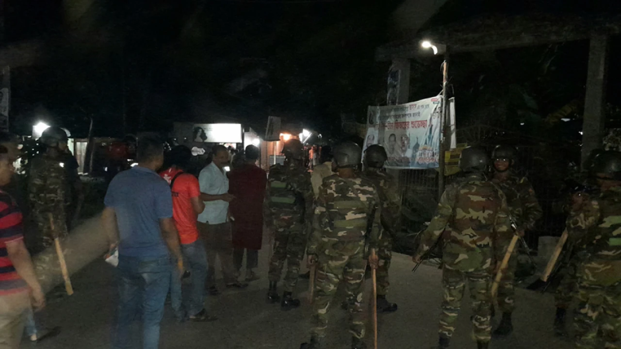 রাজৈরে আতশবাজি ফোটানোকে কেন্দ্র করে গ্রামবাসীর দু’পক্ষের সংঘর্ষ