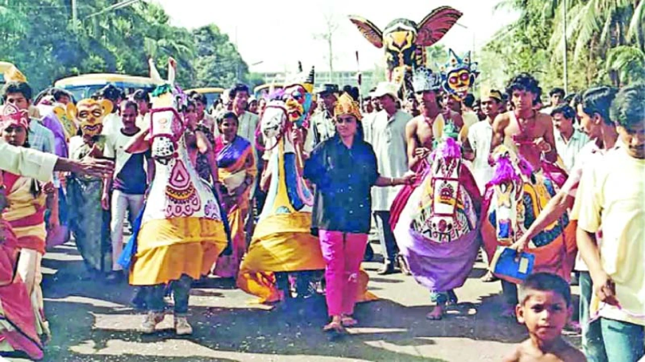 আনন্দযাত্রার ইতিহাস