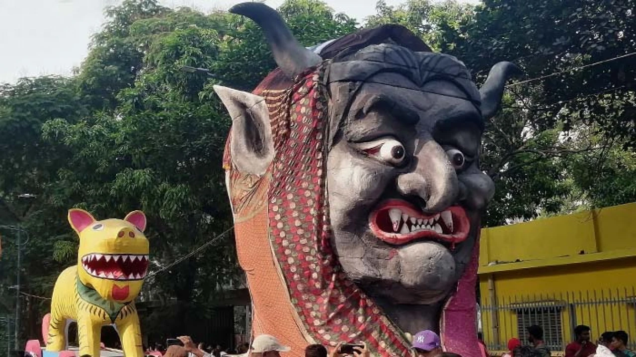 আনন্দ শোভাযাত্রায় প্রধান আকর্ষণ ‘ফ্যাসিবাদের মুখাকৃতি’ (ভিডিও)