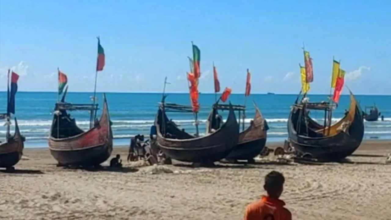 সমুদ্রে মাছ ধরায় ৫৮ দিনের নিষেধাজ্ঞা আজ থেকে কার্যকর
