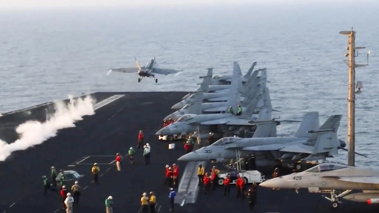 ইয়েমেনের তেল বন্দরে মার্কিন বিমান হামলা, নিহত ৩৮