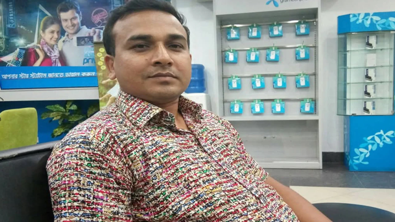 বেরোবিতে নম্বর কেলেঙ্কারি করেও বহাল তবিয়তে পরীক্ষা নিয়ন্ত্রক