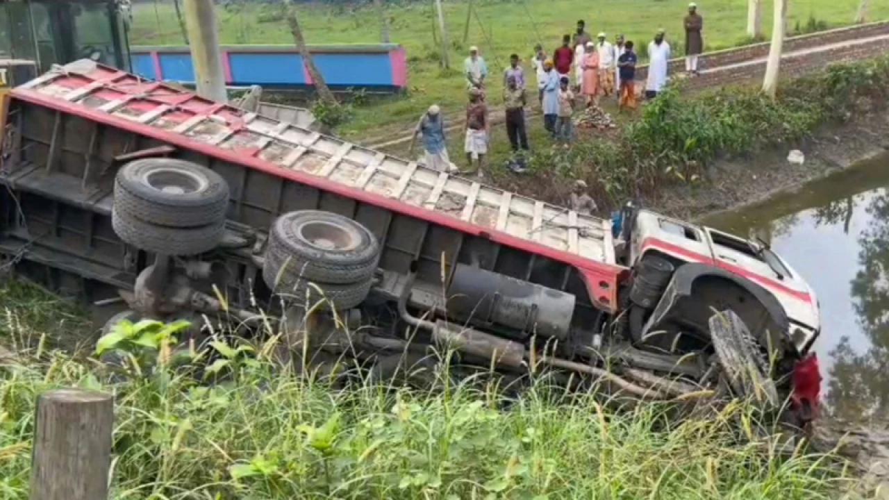 সিরাজগঞ্জের উল্লাপাড়ায় পৃথক সড়ক দুর্ঘটনায় নিহত ২ 