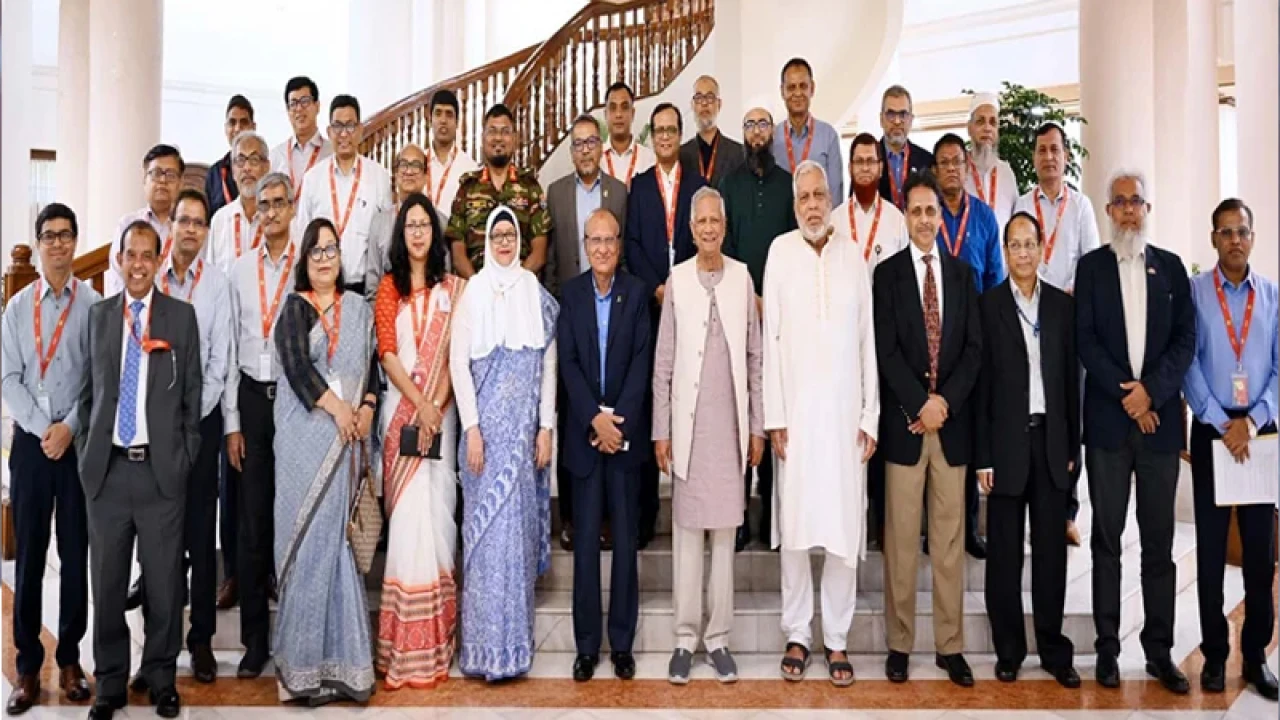 ঈদযাত্রা নির্বিঘ্নে হওয়ায় কর্মকর্তাদের ধন্যবাদ জানালেন প্রধান উপদেষ্টা