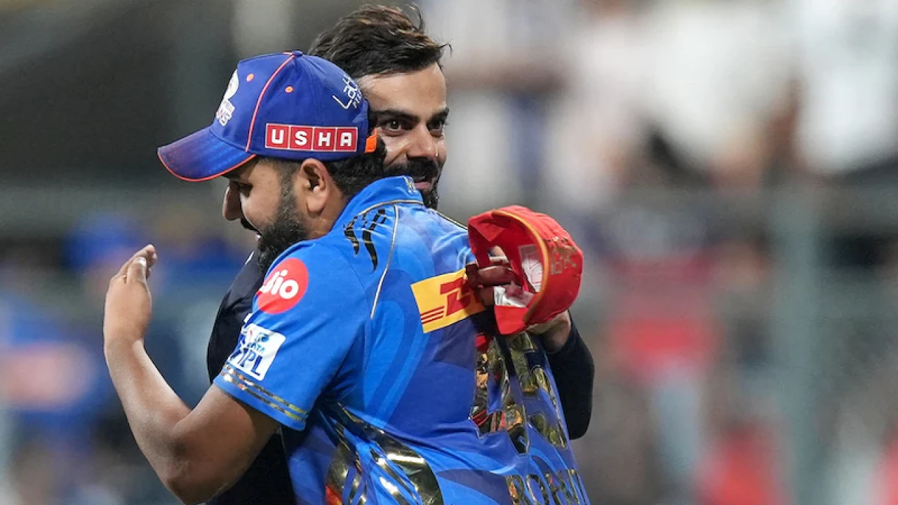 কোহলিকে ছাড়ানো রোহিতের সামনে কেবল ২ জন