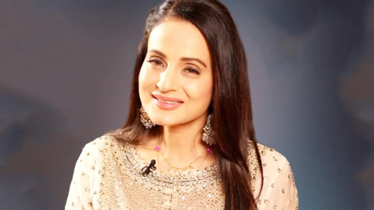 বিয়ের আগেই অন্তঃসত্ত্বা আমিশা!