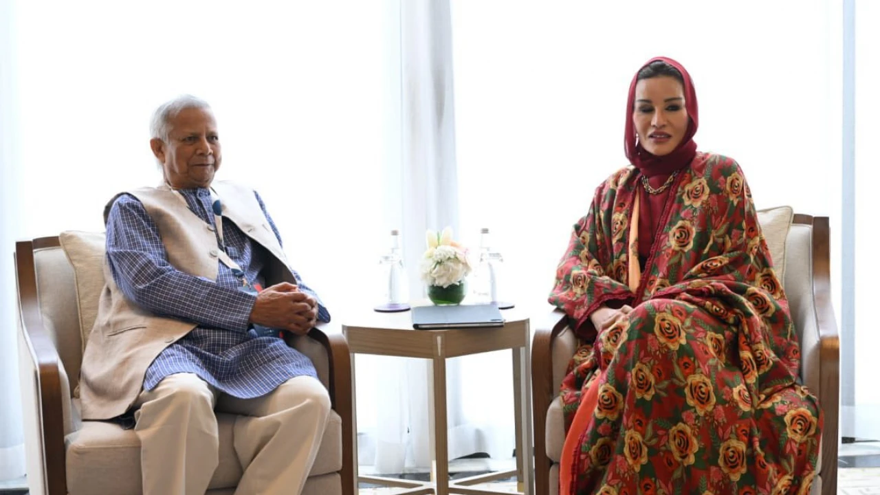 কাতারের আমিরের মায়ের সঙ্গে প্রধান উপদেষ্টার বৈঠক