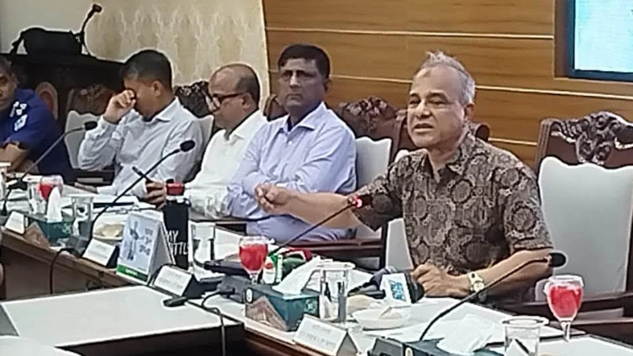    ‘তেল কম মারেন’, সরকারি কর্মকর্তাদের বললেন স্বরাষ্ট্র উপদেষ্টা 