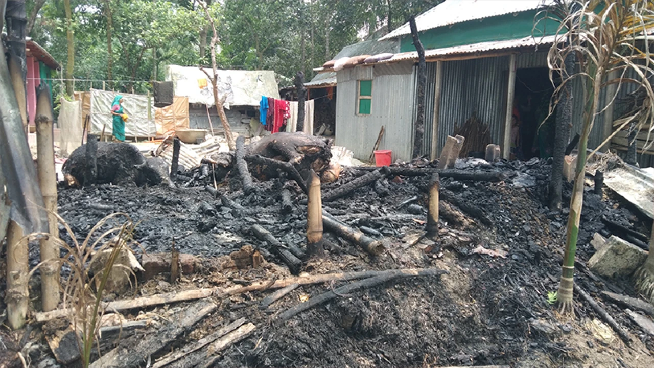 ধর্ষণের মামলা করায় বিধবার বাবার বাড়িতে আগুন