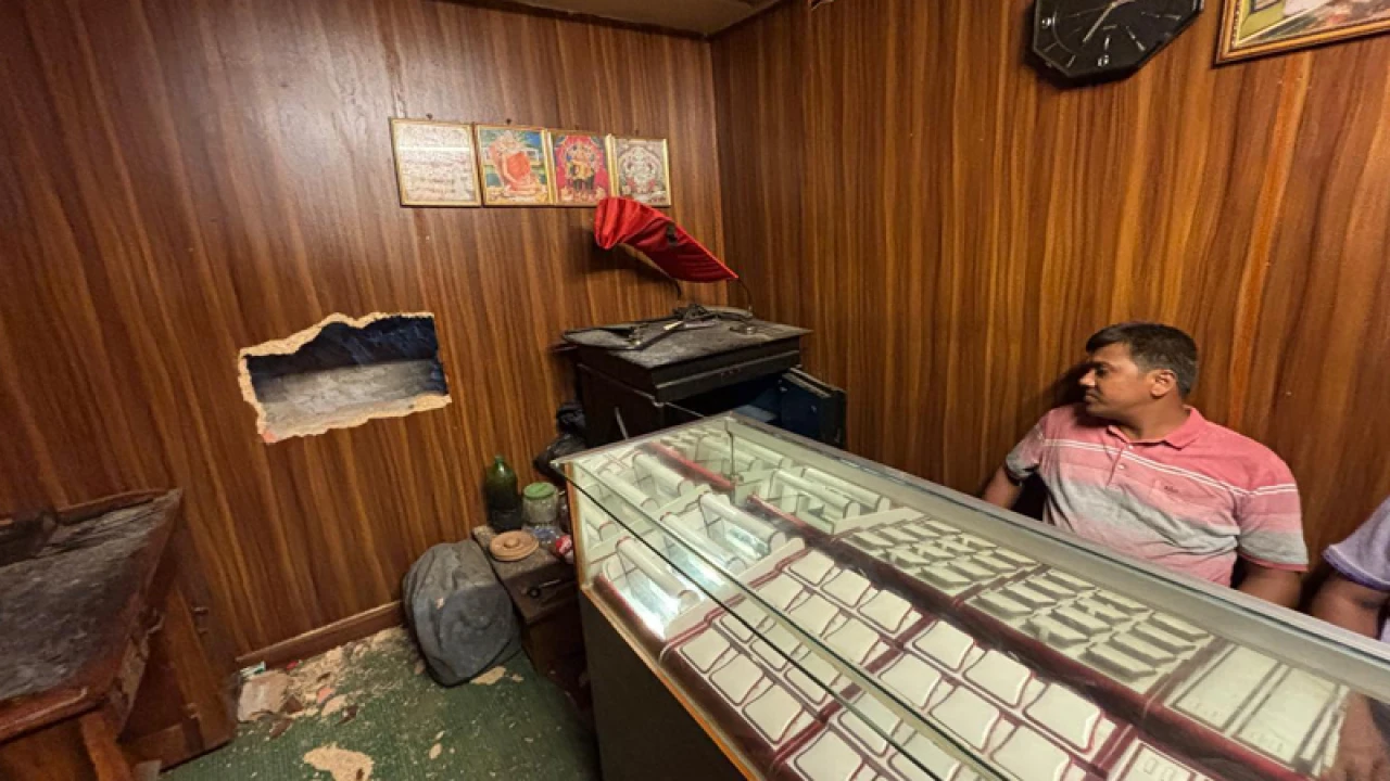 কালীগঞ্জে স্বর্ণসহ ১৫ লাখ টাকার মালামাল চুরি