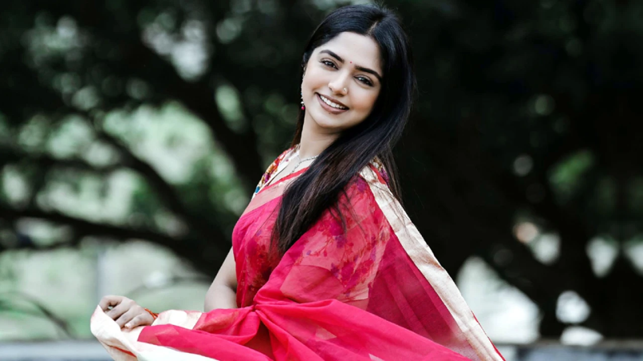 ইতিহাস গড়লেন অভিনেত্রী হিমি