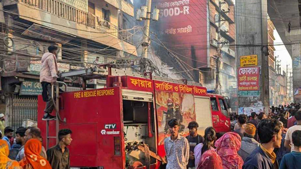 মিরপুরে ঝুট গুদামে আগুন