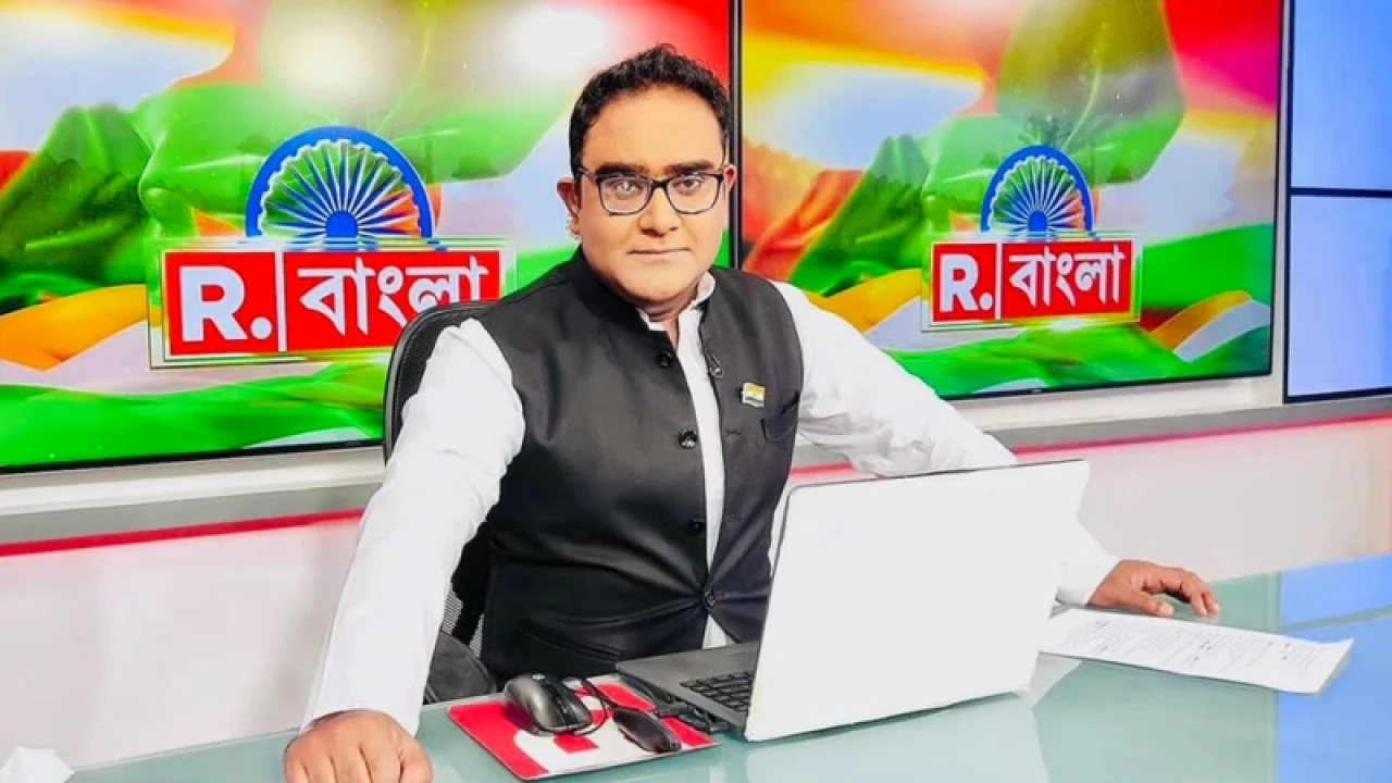 ময়ূখকে ‘গাধা’ বললেন অভিনেতা ঋত্বিক