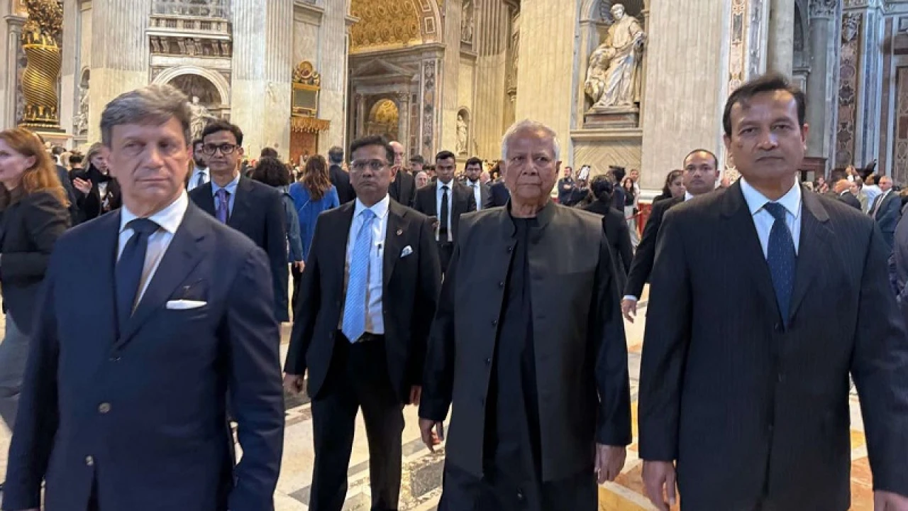 পোপ ফ্রান্সিসের মরদেহে প্রধান উপদেষ্টার শ্রদ্ধা