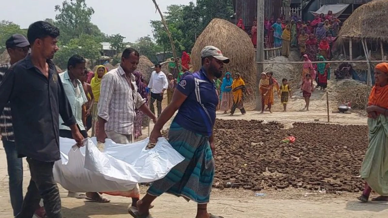 পরকীয়া সম্পর্কের জেরে স্ত্রীকে ‘হত্যা করে’ পালালেন যুবক