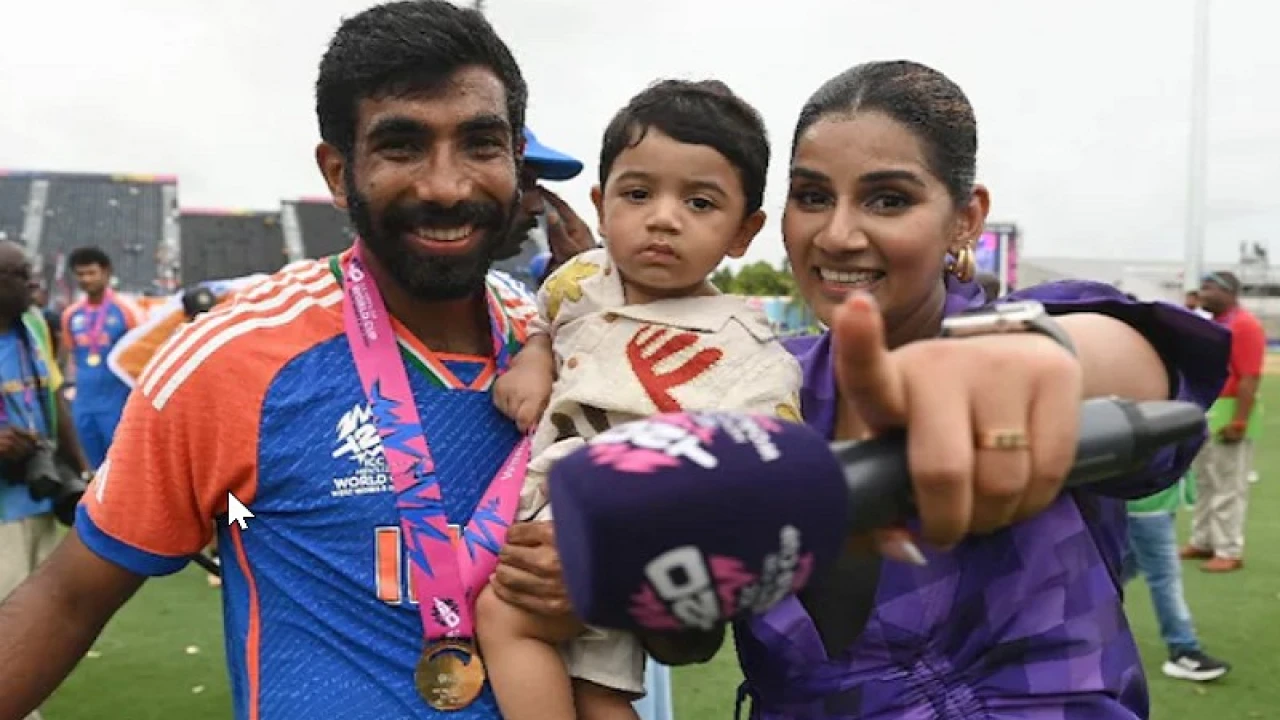 আমাদের সন্তান আপনাদের বিনোদনের বিষয় নয়, খেপলেন বুমরাহর স্ত্রী