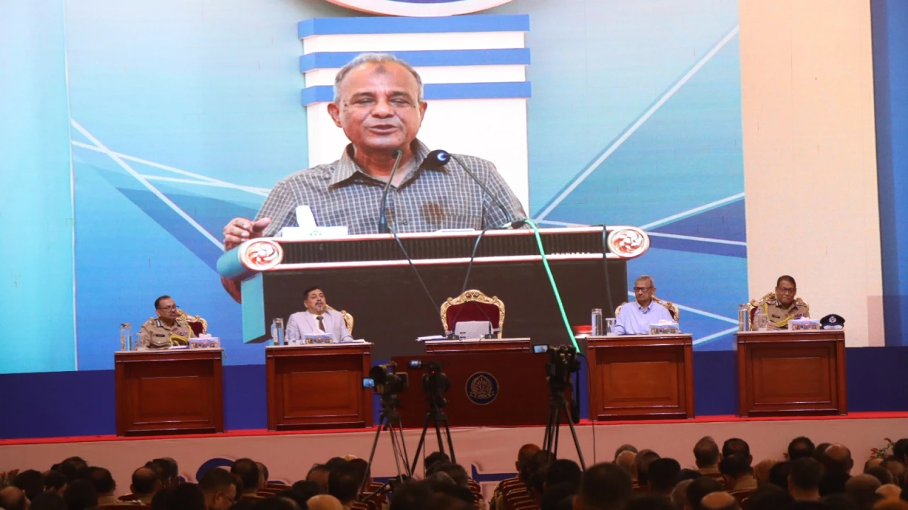 পুলিশ কর্মকর্তাদের যে আহ্বান জানালেন স্বরাষ্ট্র উপদেষ্টা 