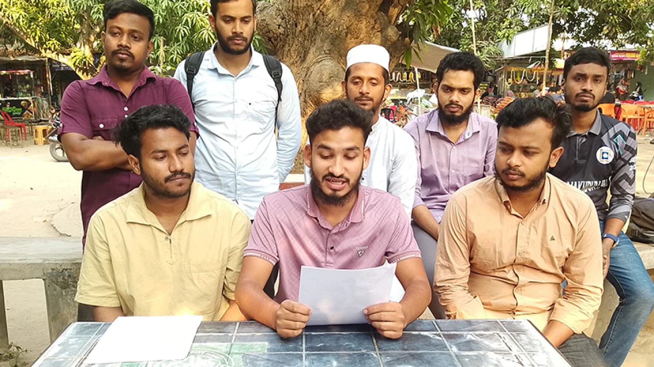 রাবি শিক্ষার্থী পরিচয়ে অর্থ হাতিয়ে নিচ্ছে প্রতারকরা