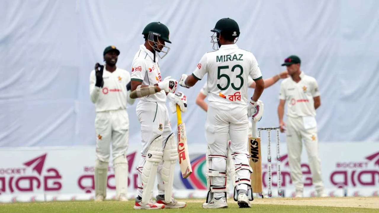 তাইজুলের বিদায়ে ভাঙল জুটি, বড় লিডে বাংলাদেশ