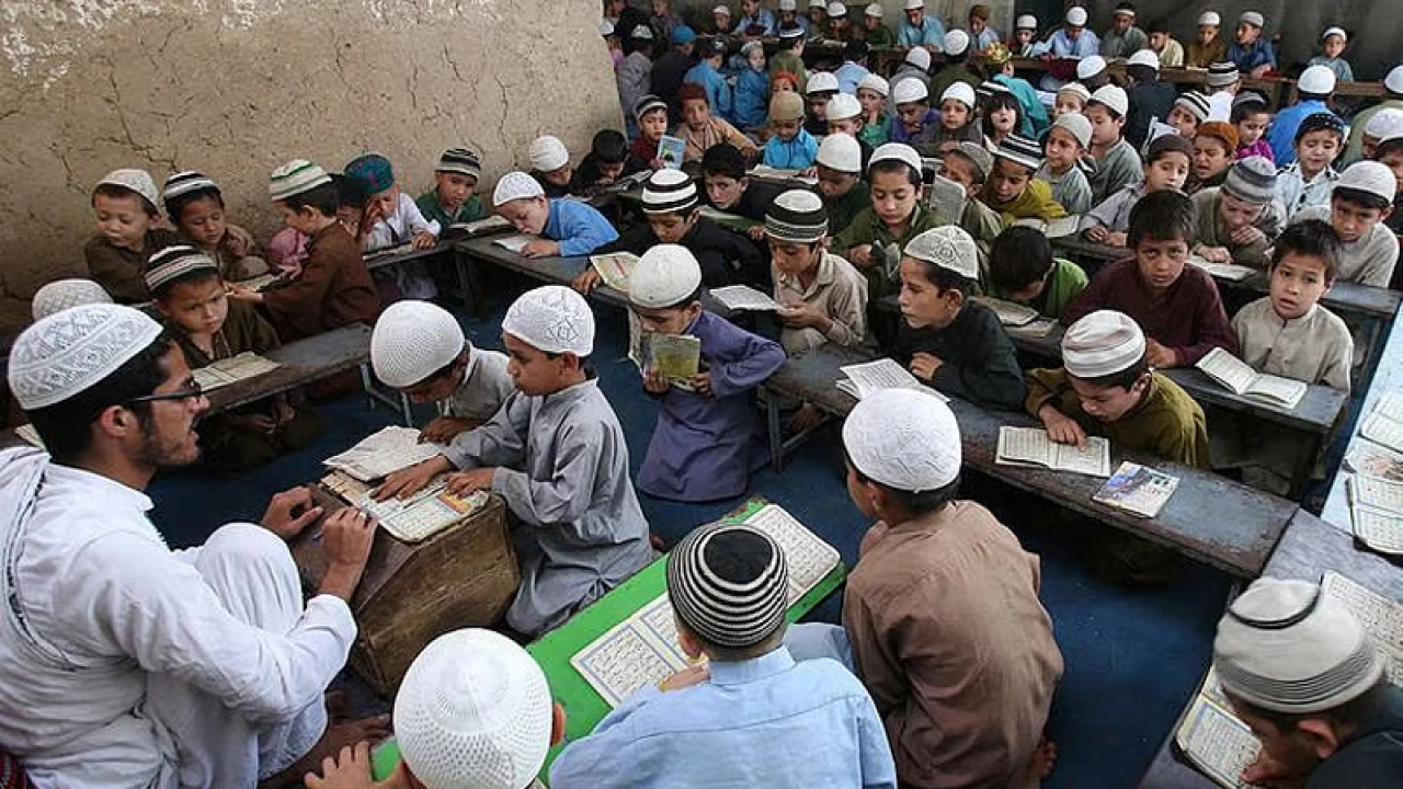 ভারতের হামলার আশঙ্কায় হাজারের বেশি মাদ্রাসা বন্ধ করল পাকিস্তান