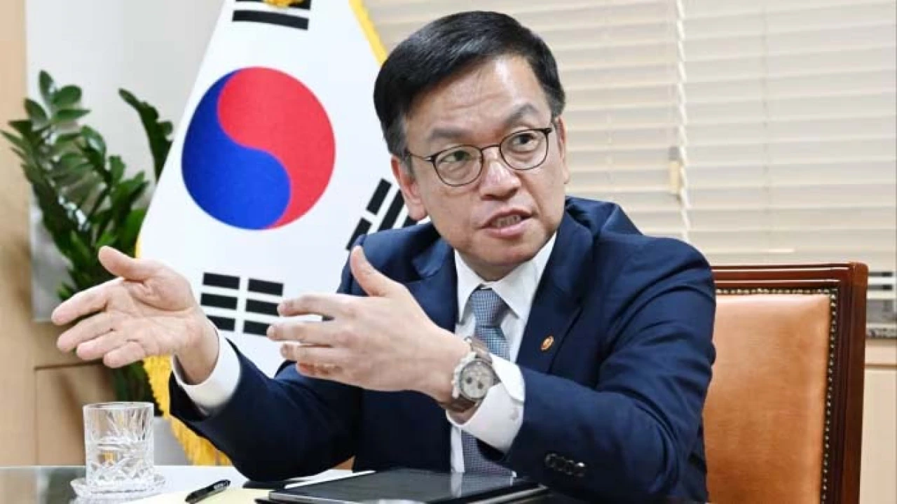 পদত্যাগ করলেন দক্ষিণ কোরিয়ার অর্থমন্ত্রী চোই