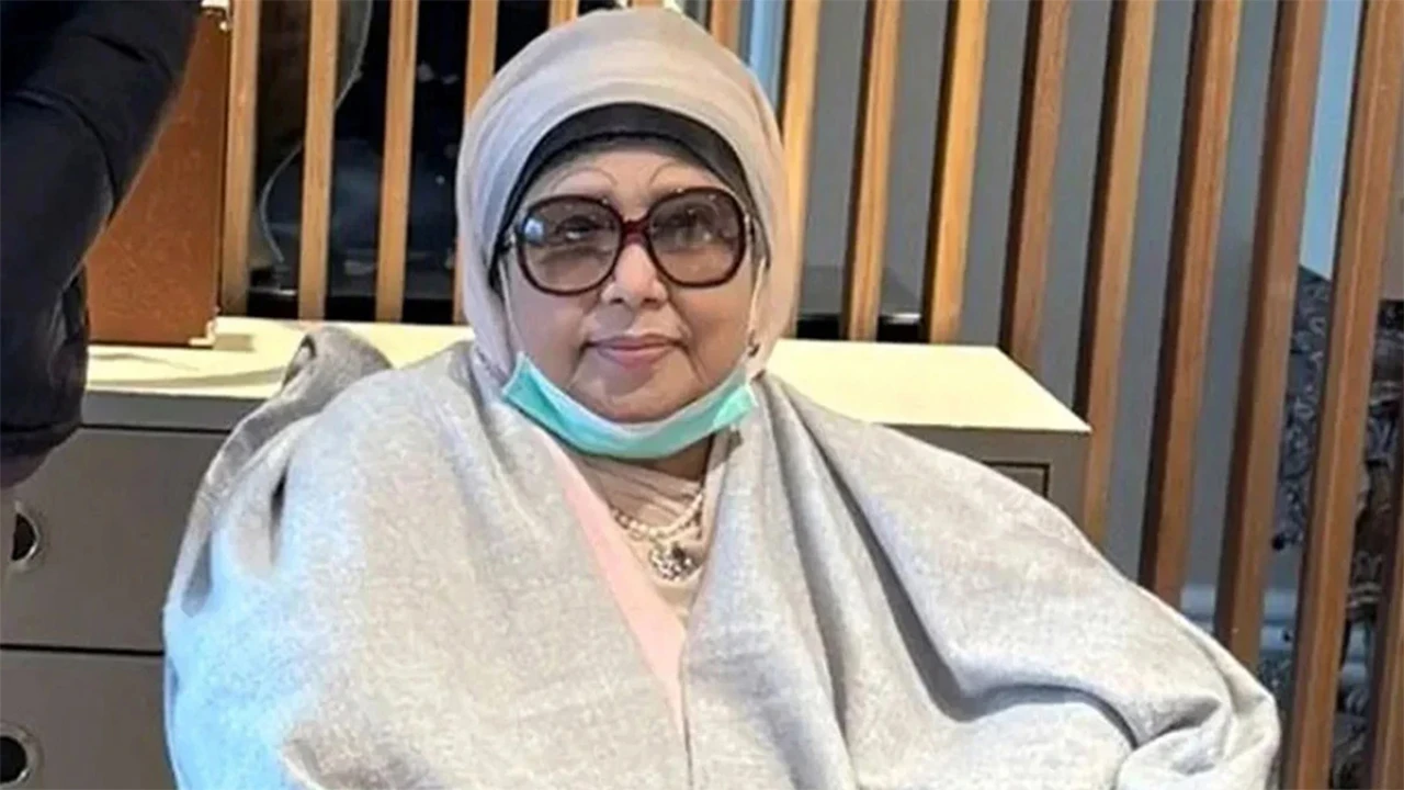 ৫ মে দেশে ফিরছেন খালেদা জিয়া
